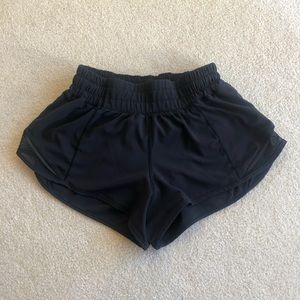 lululemon hotty hot shorts 2.5” size 2 black!!